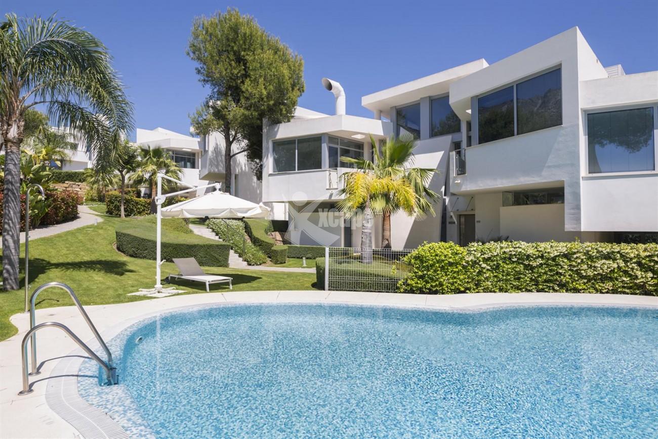 Luxury Contemporary Townhouses for sale Marbella Golden Mile Spain (12) (Large)