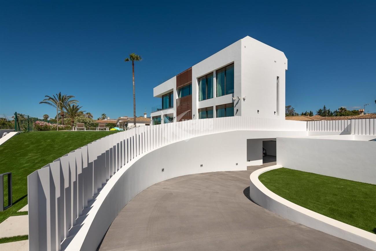 Beachfront villa for sale Estepona (19) (Large)