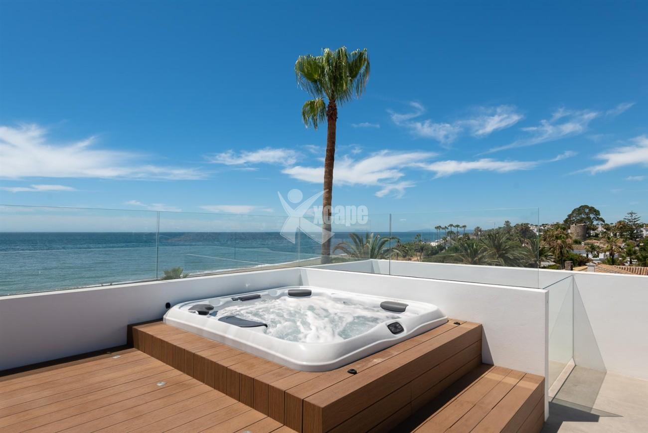 Beachfront villa for sale Estepona (20) (Large)