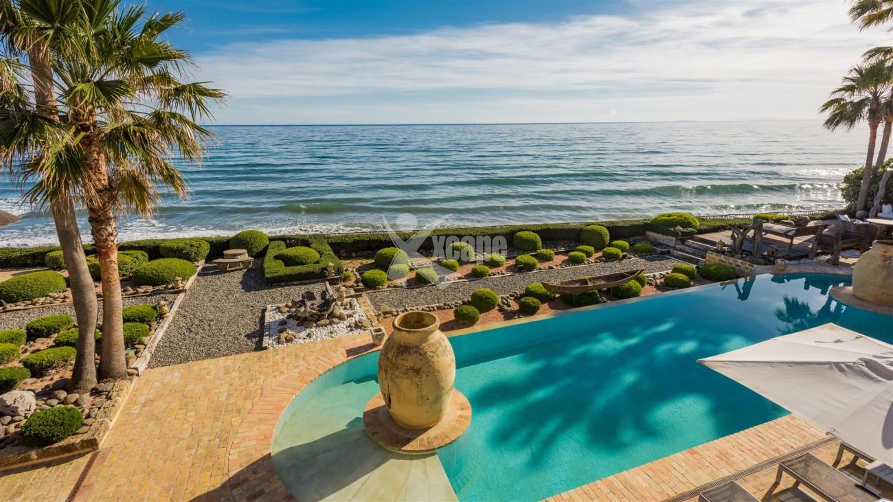 Exclusive Beachfront Villa for sale Marbella East (5) (Large)