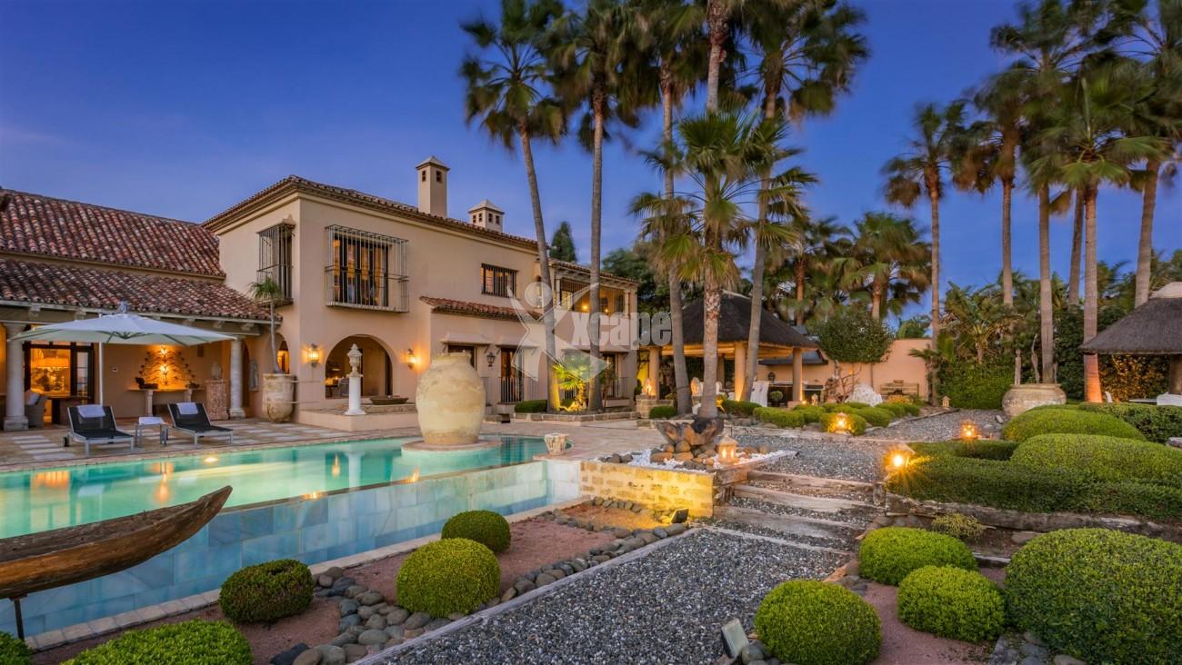 Exclusive Beachfront Villa for sale Marbella East (39) (Large)