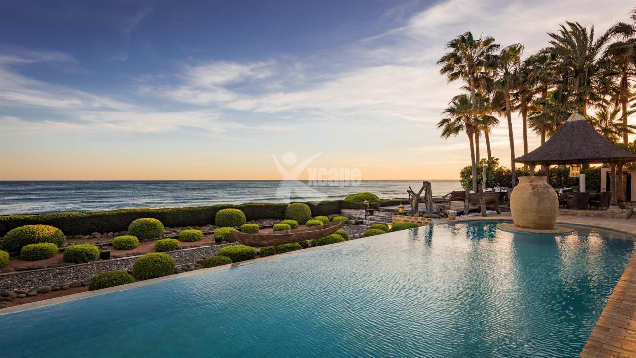Exclusive Beachfront Villa for sale Marbella East (33) (Large)