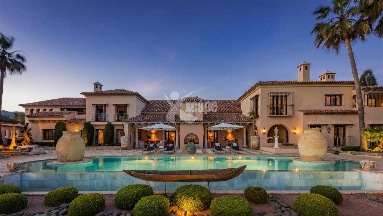 Exclusive Beachfront Villa for sale Marbella East (38) (Large)