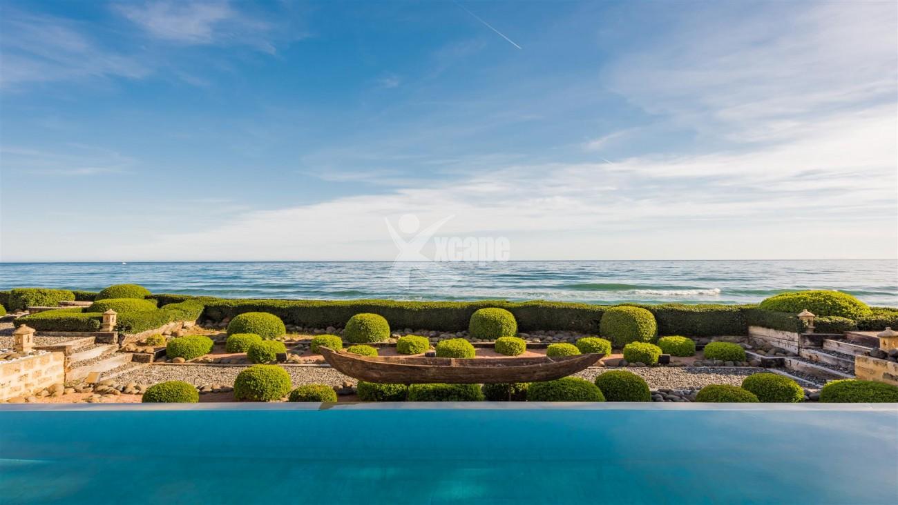 Exclusive Beachfront Villa for sale Marbella East (8) (Large)
