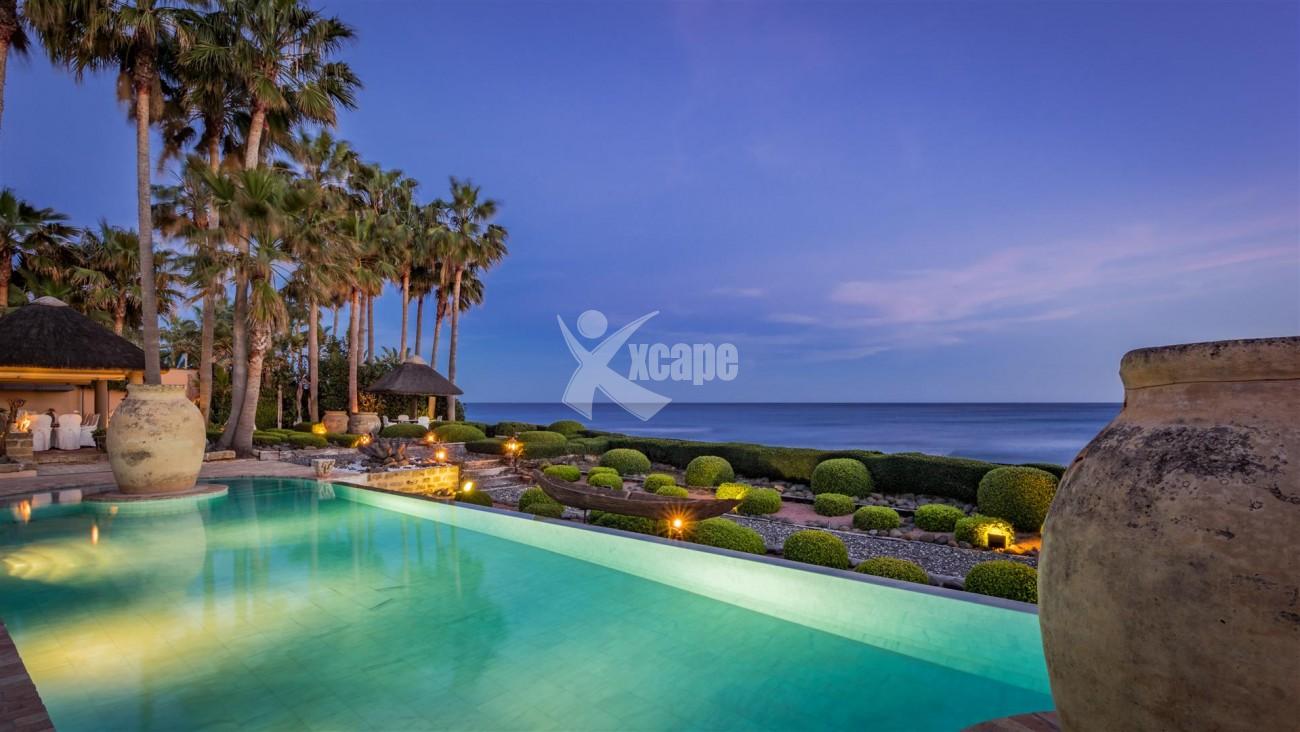 Exclusive Beachfront Villa for sale Marbella East (40) (Large)
