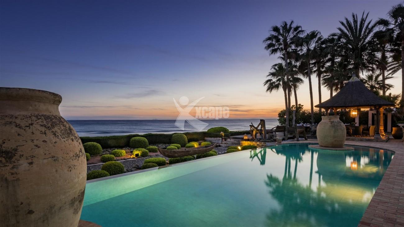 Exclusive Beachfront Villa for sale Marbella East (37) (Large)