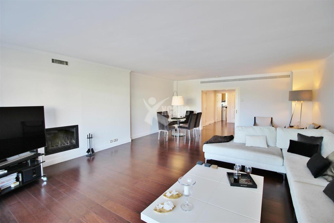 Frontline Golf Luxury Apartment for sale Nueva Andalucia Marbella Spain (13) (Large)