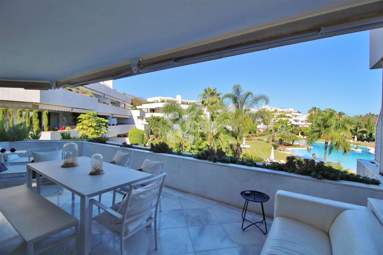 Frontline Golf Luxury Apartment for sale Nueva Andalucia Marbella Spain (14) (Large)