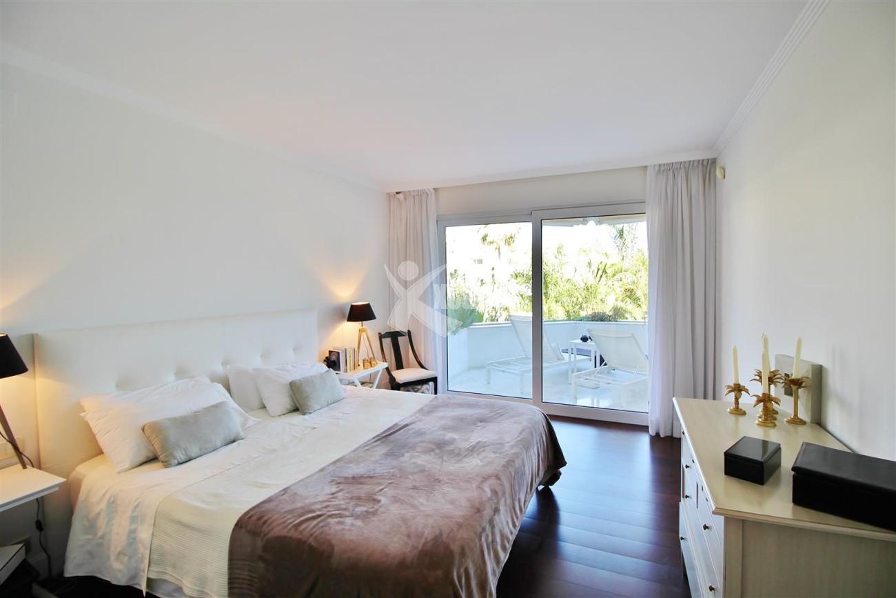 Frontline Golf Luxury Apartment for sale Nueva Andalucia Marbella Spain (23) (Large)