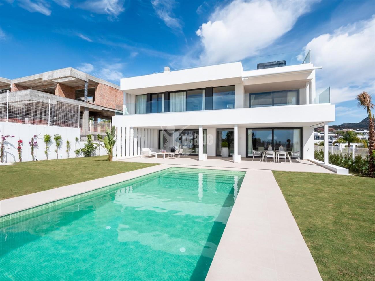 Luxury Contemporary Villa for sale Estepona Spain (9) (Large)