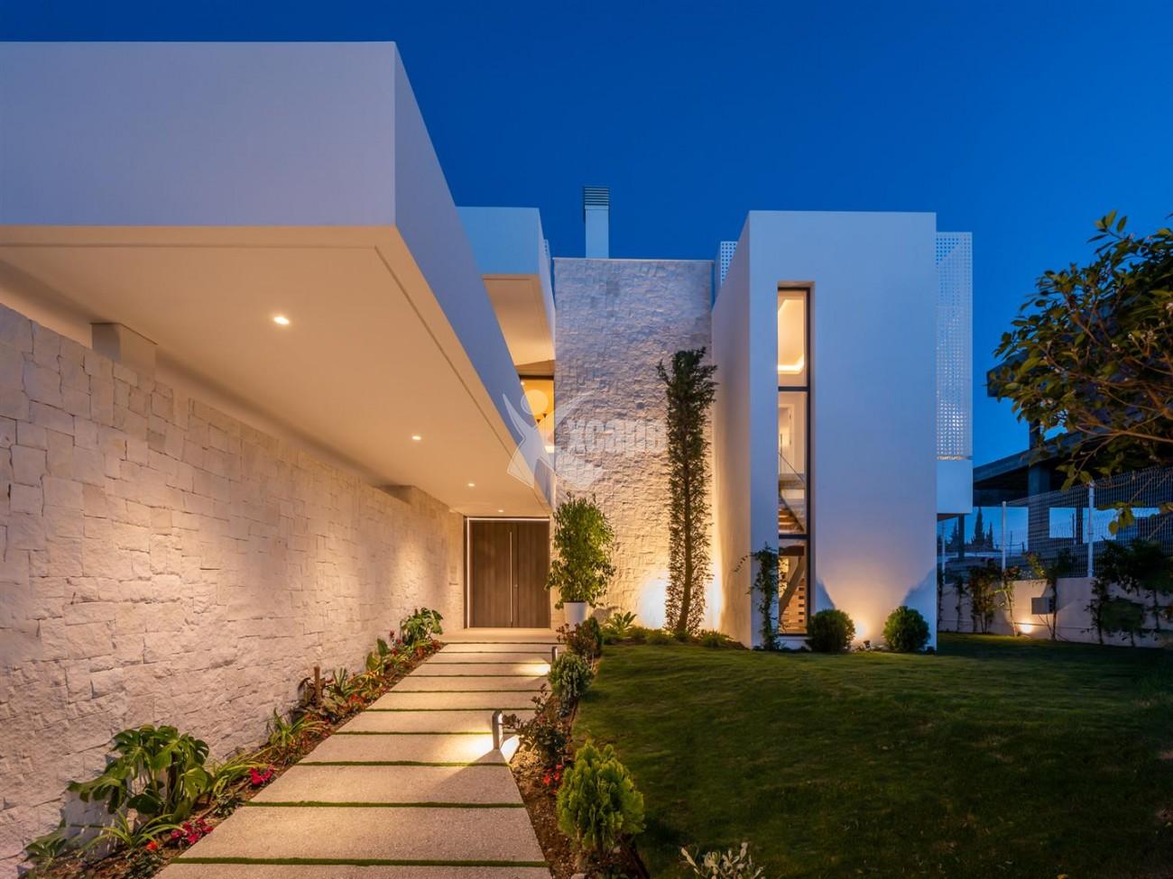 Luxury Contemporary Villa for sale Estepona Spain (108) (Large)