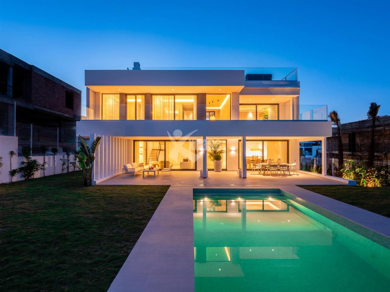 Luxury Contemporary Villa for sale Estepona Spain (109) (Large)