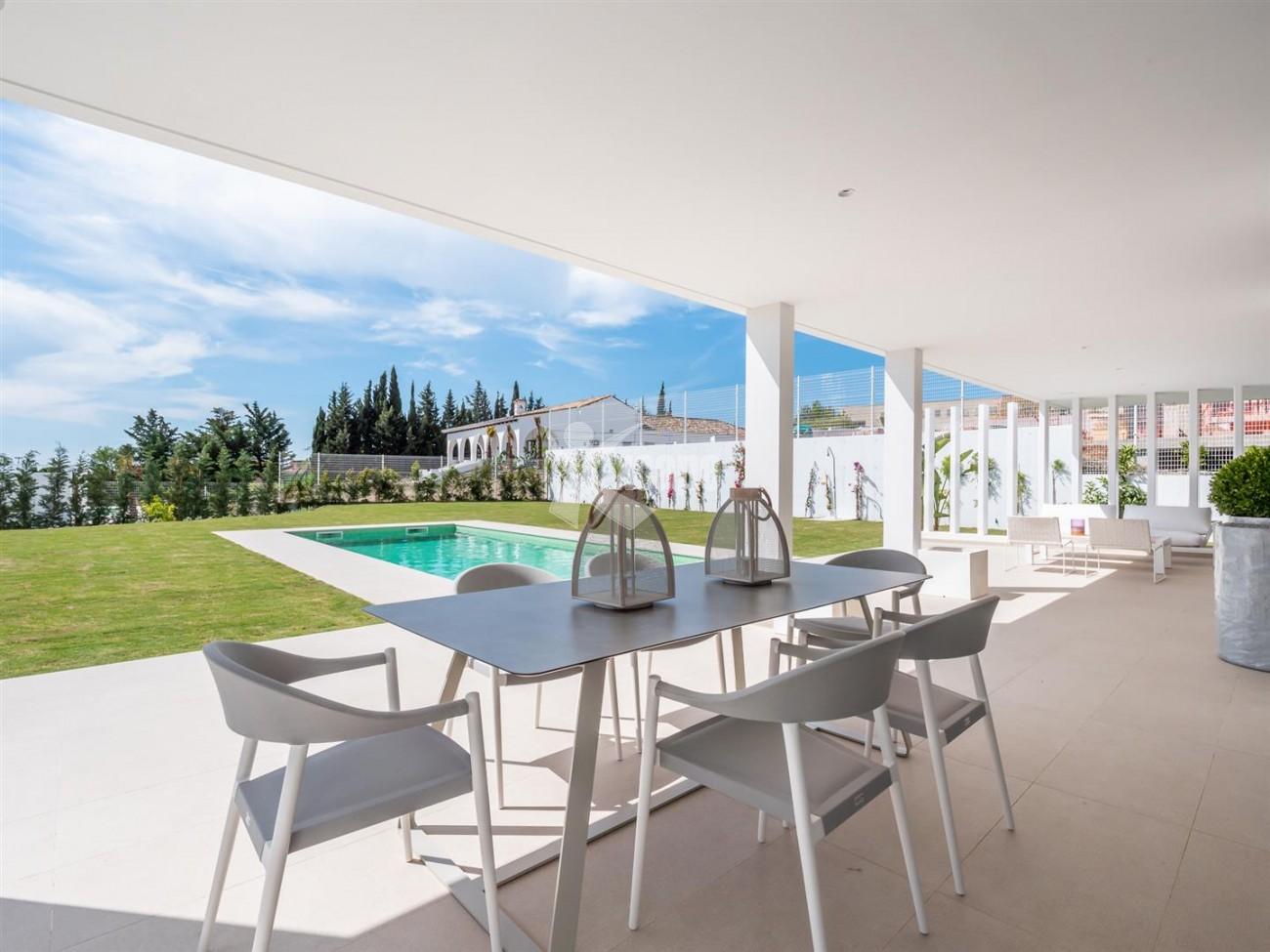 Luxury Contemporary Villa for sale Estepona Spain (6) (Large)