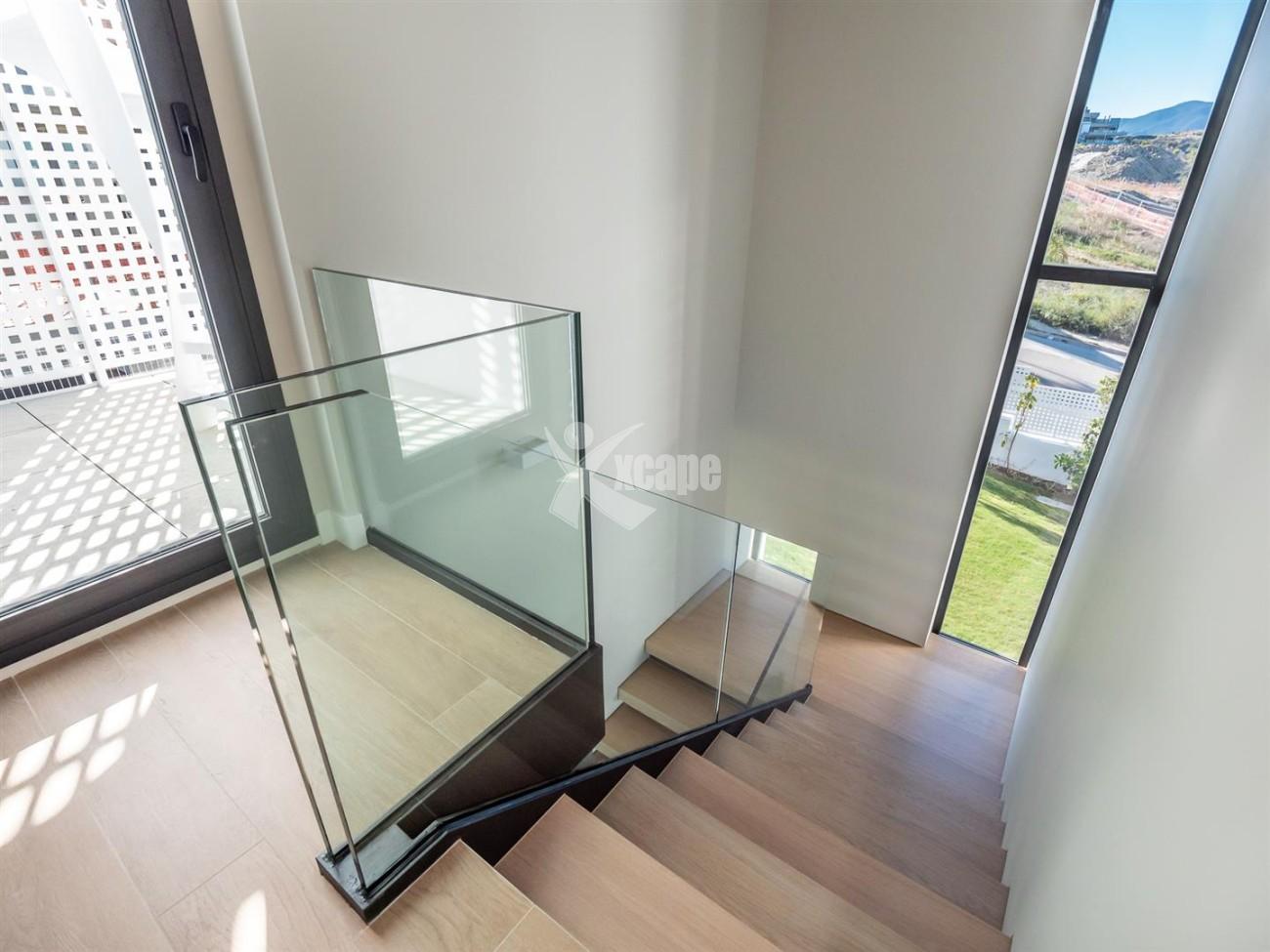 Luxury Contemporary Villa for sale Estepona Spain (58) (Large)