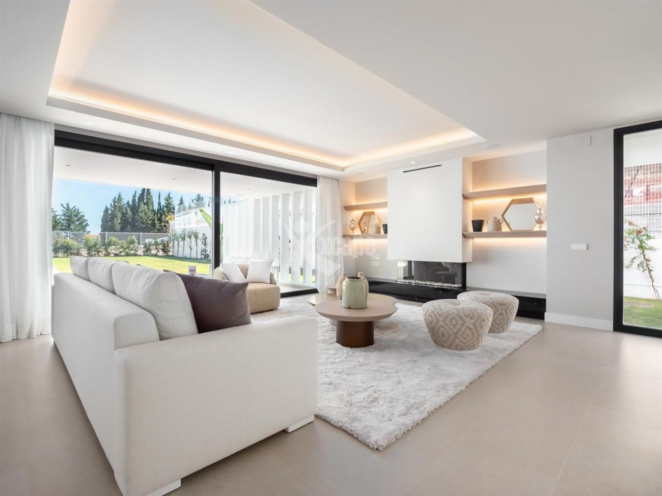 Luxury Contemporary Villa for sale Estepona Spain (11) (Large)