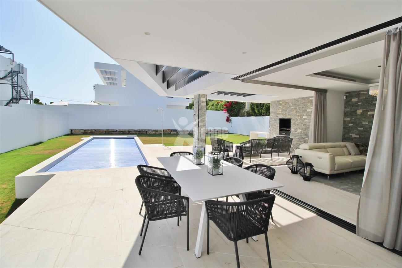Contemporary villa for sale San Pedro Marbella Spain (29) (Large)