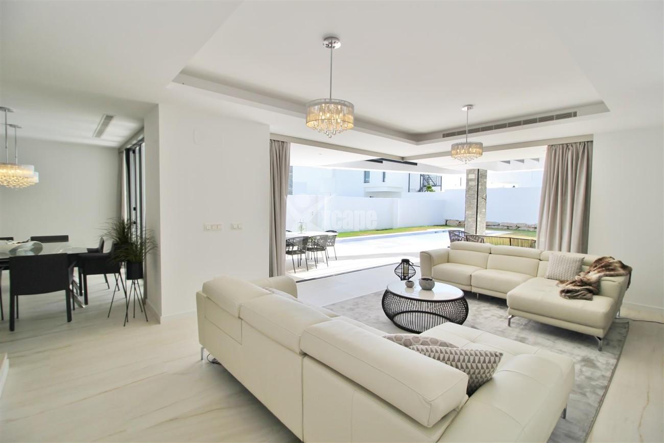 Contemporary villa for sale San Pedro Marbella Spain (30) (Large)