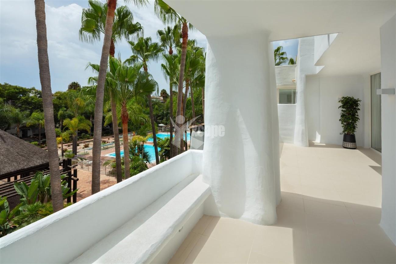 Exclusive Beachside Marbella Golden Mile Apartment (28) (Large)