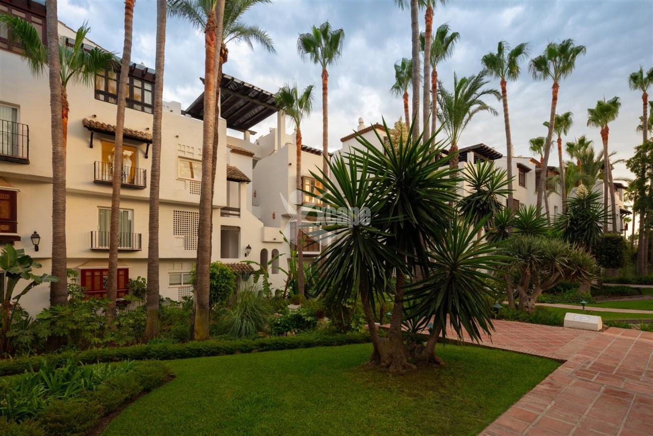 Exclusive Beachside Marbella Golden Mile Apartment (30) (Large)
