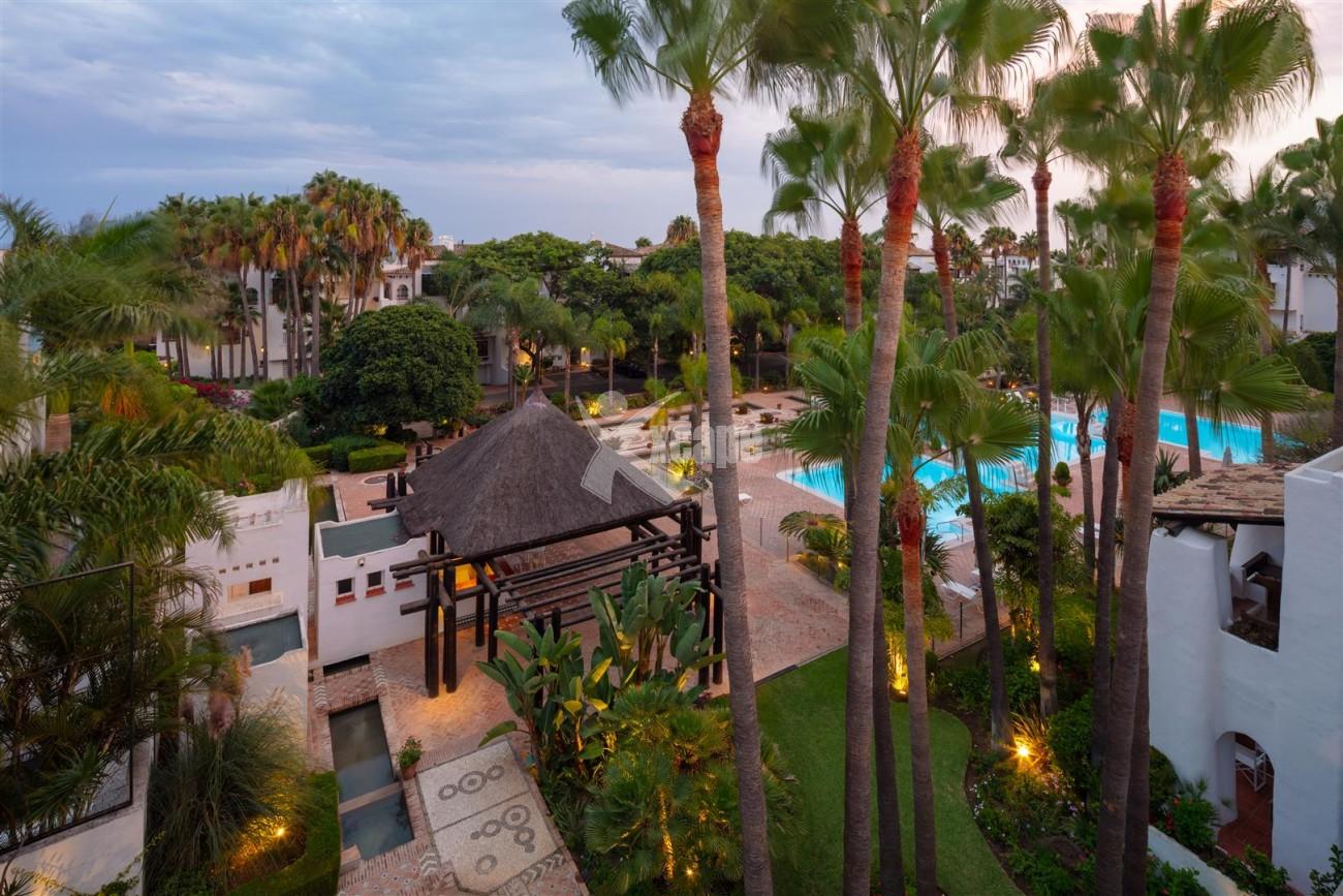 Exclusive Beachside Marbella Golden Mile Apartment (32) (Large)