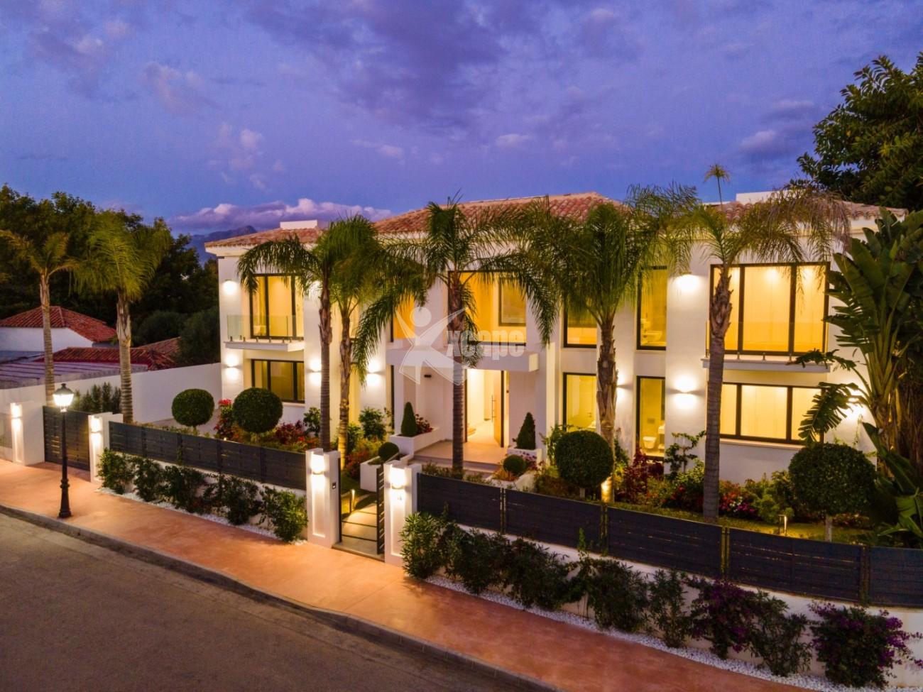 Beachside Mansion for sale Marbella West (31) (Grande)