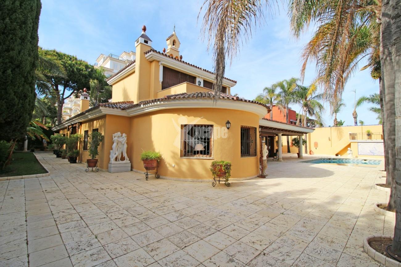 Beachfront Villa for sale Puerto Banus (29) (Grande)