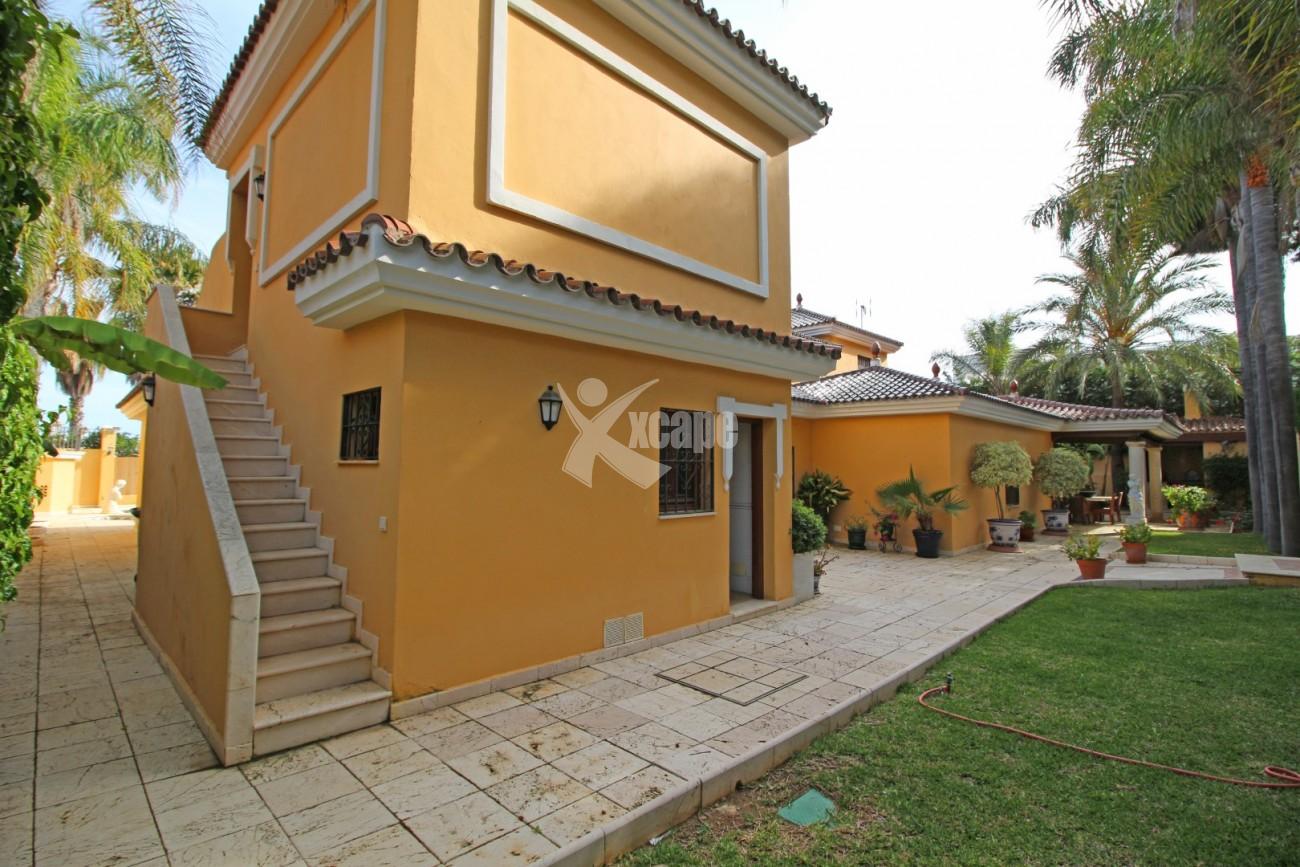 Beachfront Villa for sale Puerto Banus (47) (Grande)