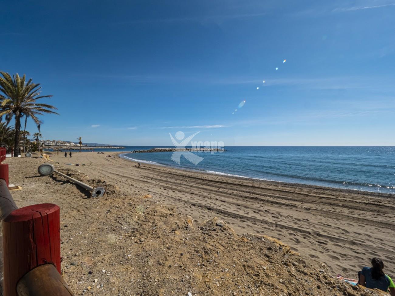 Beachfront Apartment for sale Puerto Banus (31)