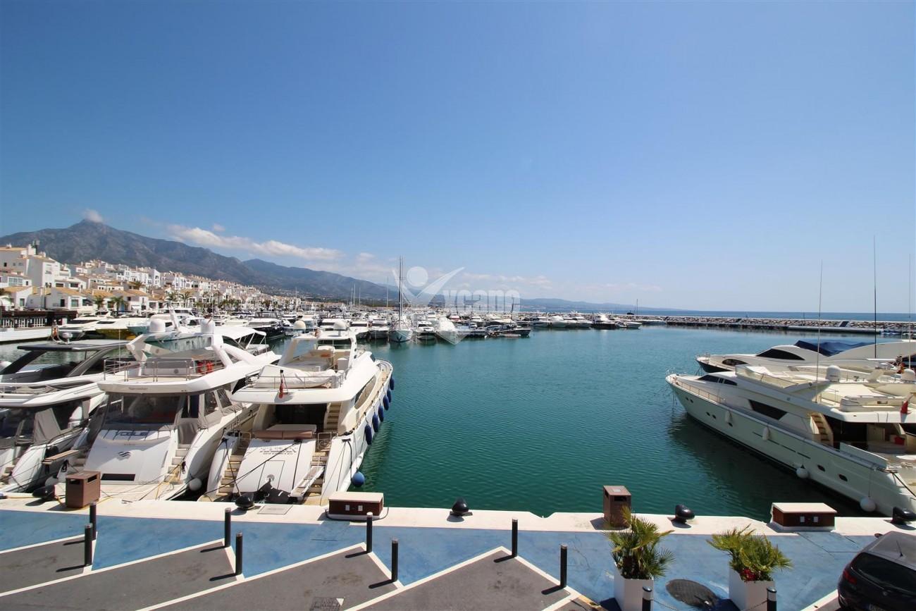 Frontline Luxury Apartment for sale Puerto Banus (4)