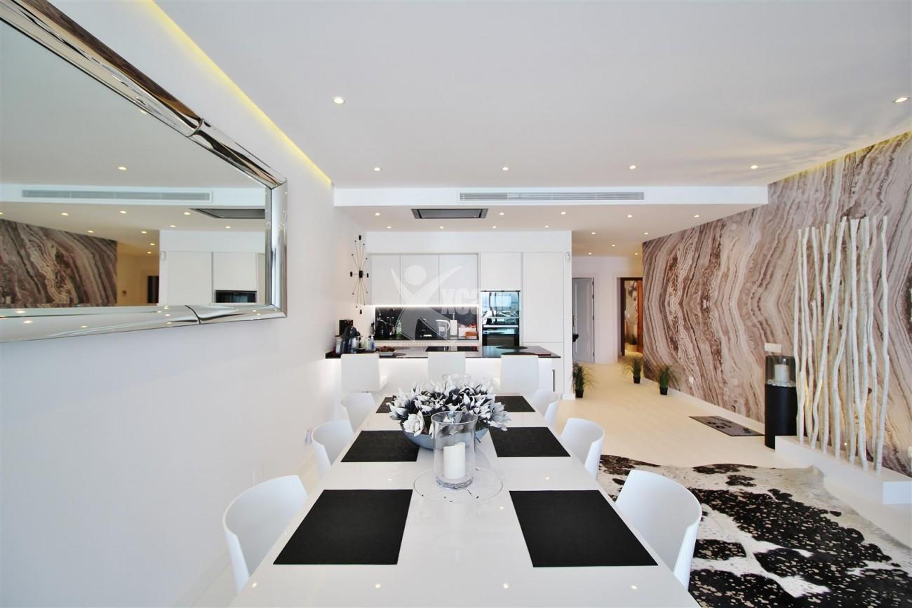 Frontline Luxury Apartment for sale Puerto Banus (11)