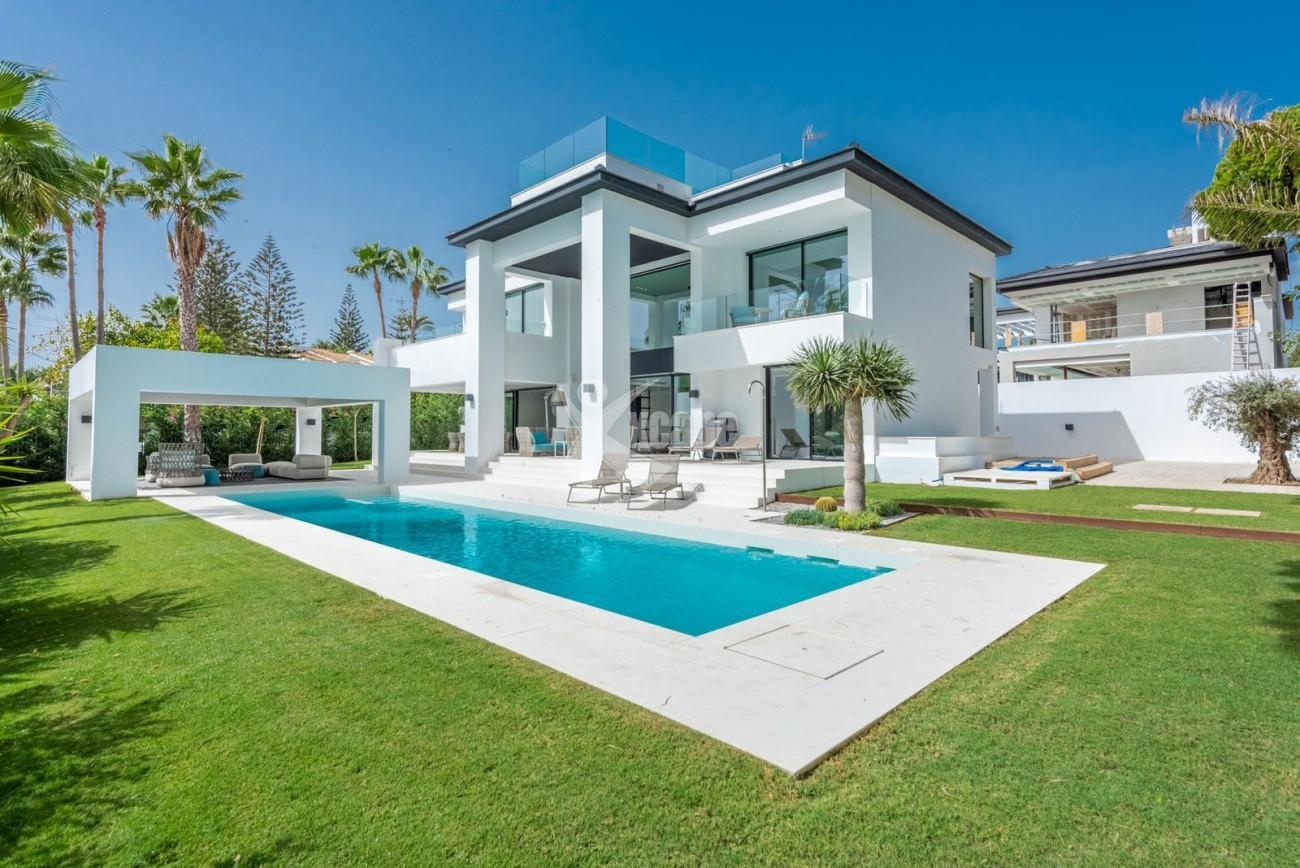 Luxury Beachside Villa Marbella (1)