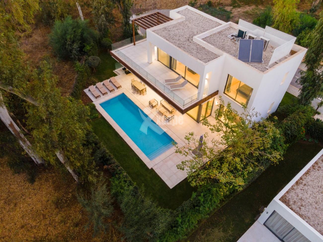 Modern Villa Ready in Estepona (3)