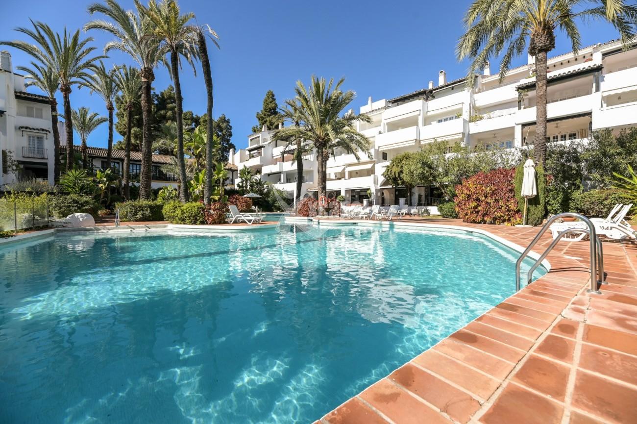 Beautiful Apartment for sale Puente Romano Marbella (36)