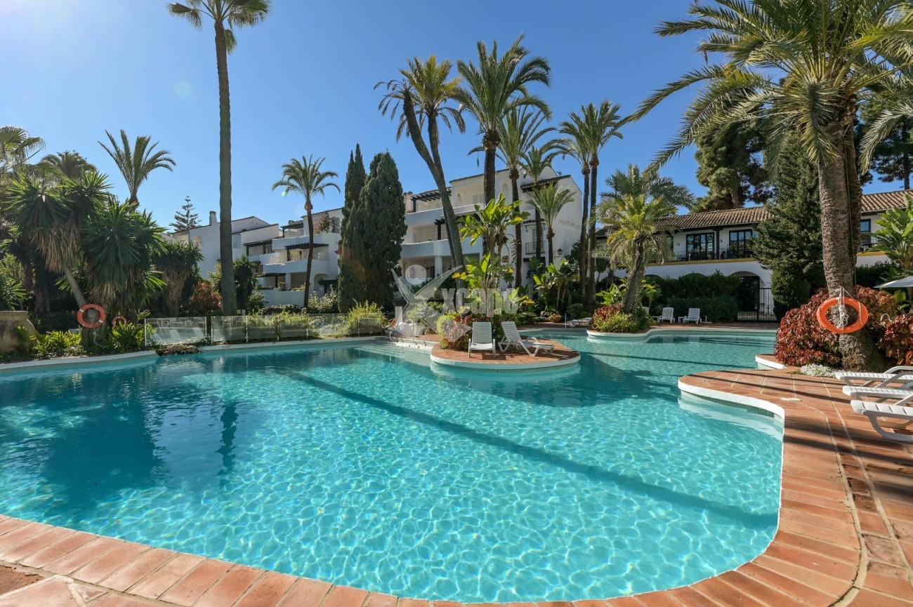 Beautiful Apartment for sale Puente Romano Marbella (35)