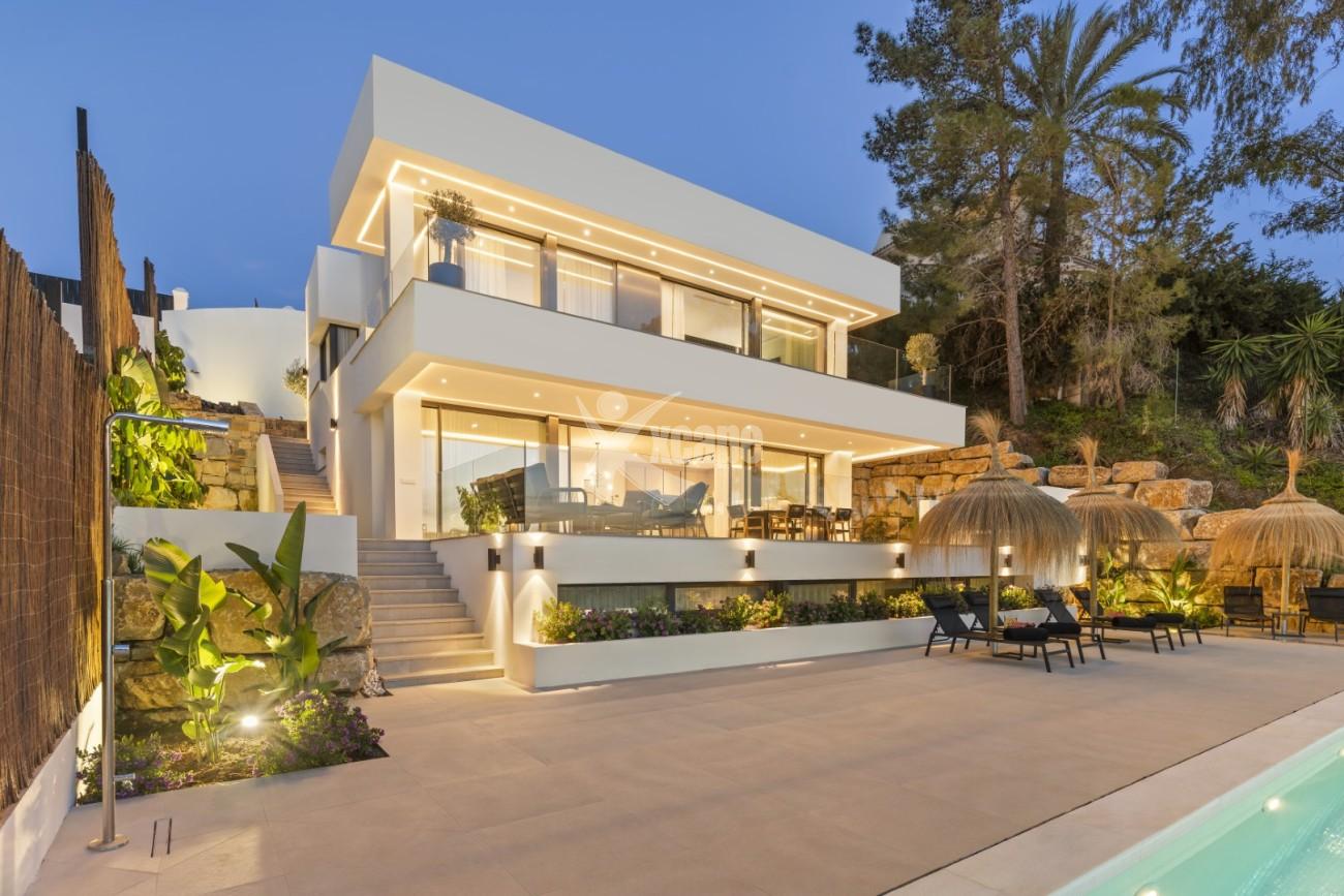 New Modern Villa Nueva Andalucia (1)
