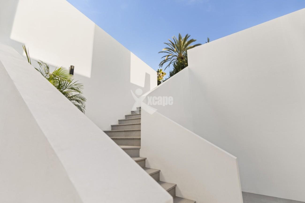 New Modern Villa Nueva Andalucia (32)