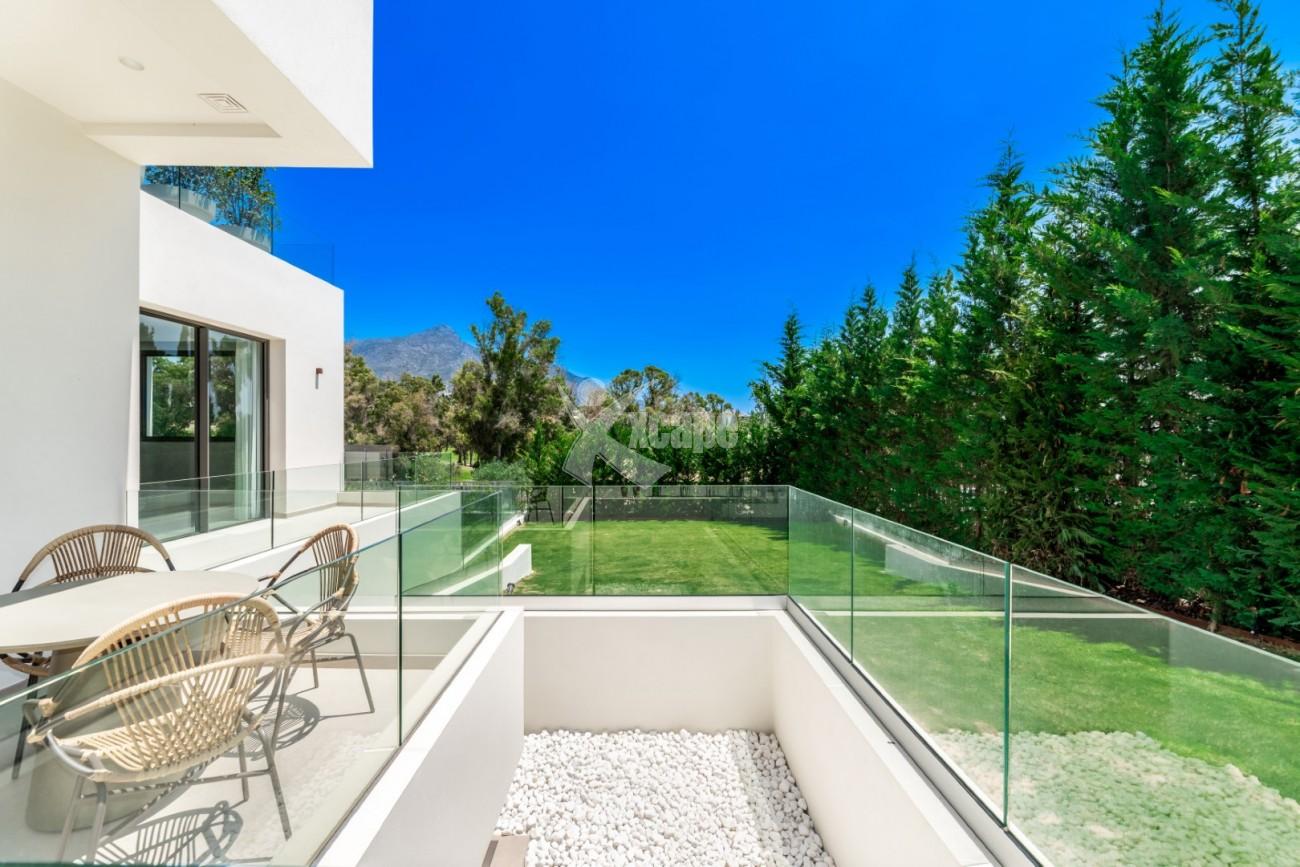 New Modern Luxury Villa Nueva Andalucia (2)