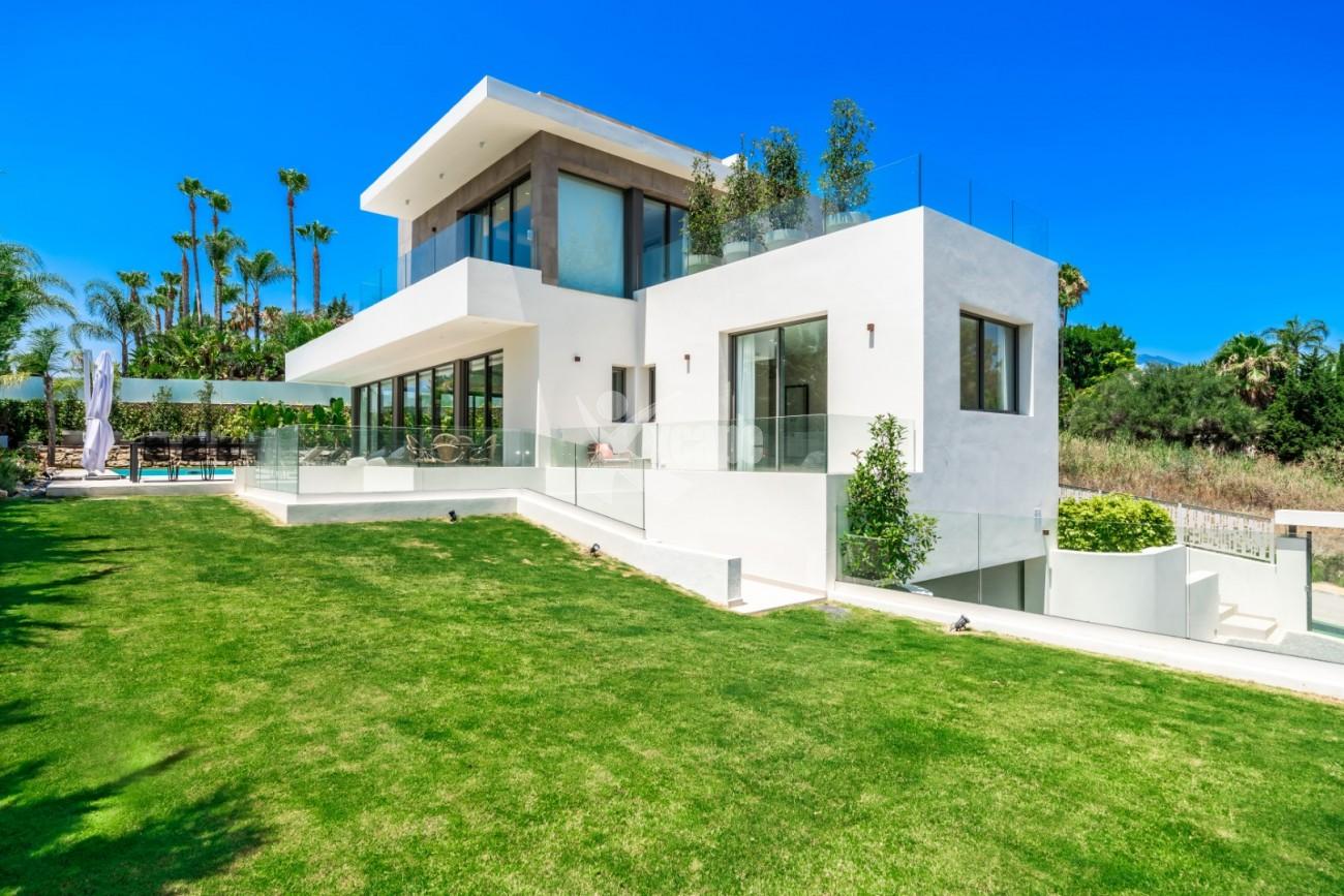 New Modern Luxury Villa Nueva Andalucia (22)