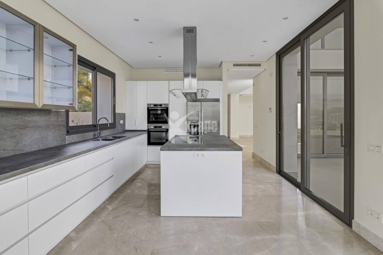 Luxury Modern Villa Benahavis (24)