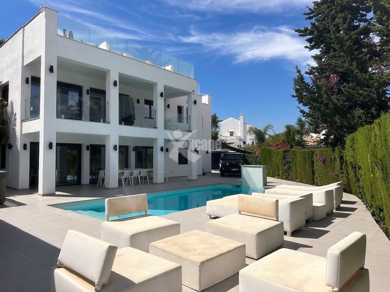 Modern Villa for sale Nueva Andalucia (1)