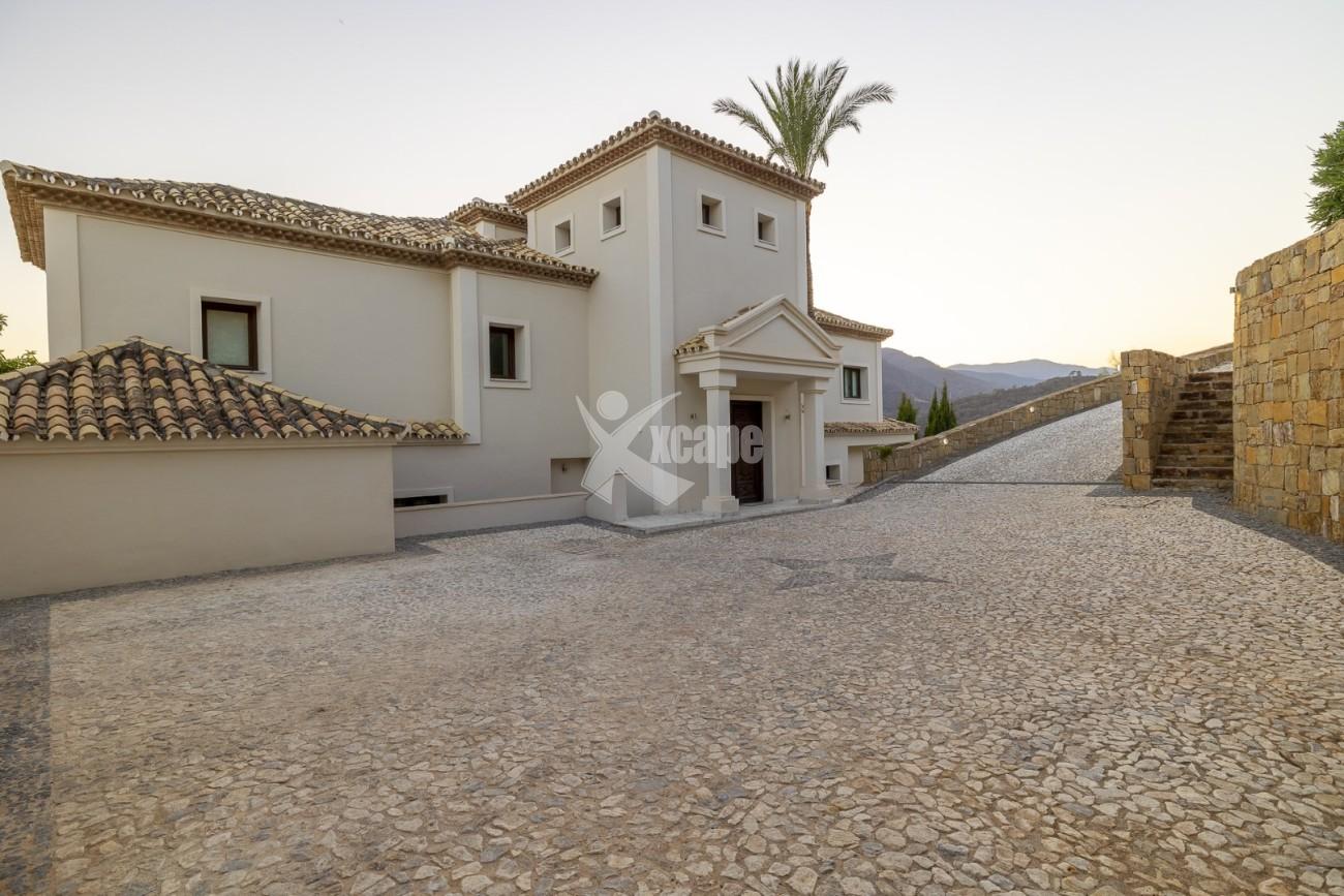 Elegant Villa Benahavis Spain (7)