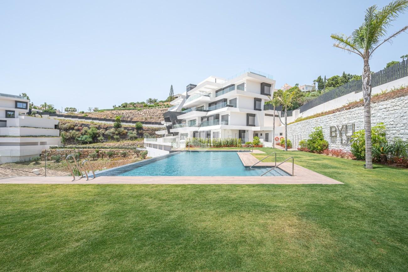 Stunning Modern Apartment Panoramic Views Benahavis (13)