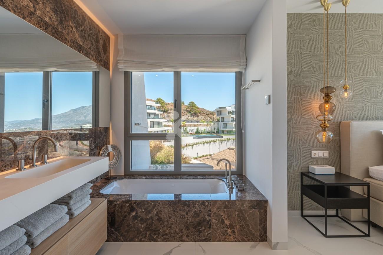 Stunning Modern Apartment Panoramic Views Benahavis (34)