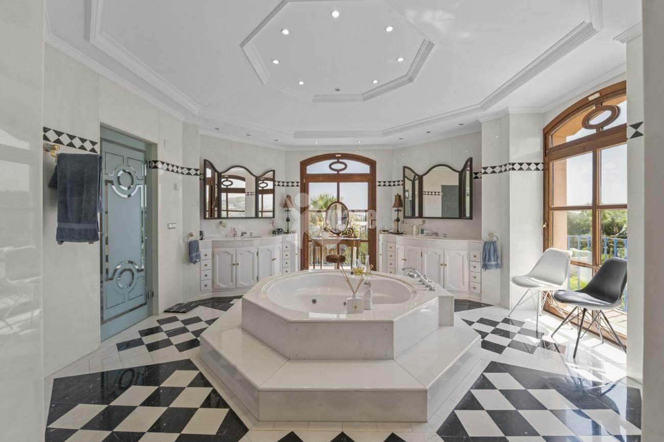 Luxury Villa for sale Nueva Andalucia (29)