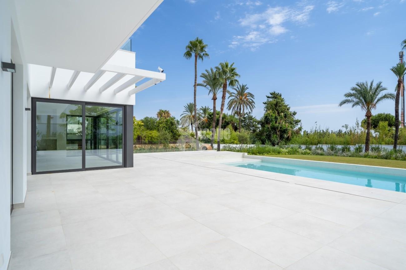 Beautiful Contemporary Villa Estepona Spain (25)