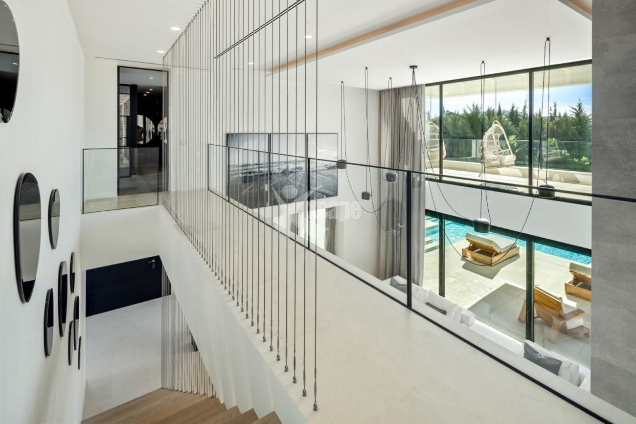 Contemporary Villa Ready to Move in Nueva Andalucia (12)