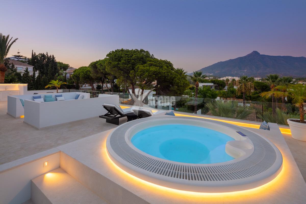 Amazing Pool Modern Villa for sale Nueva Andalucia (27)