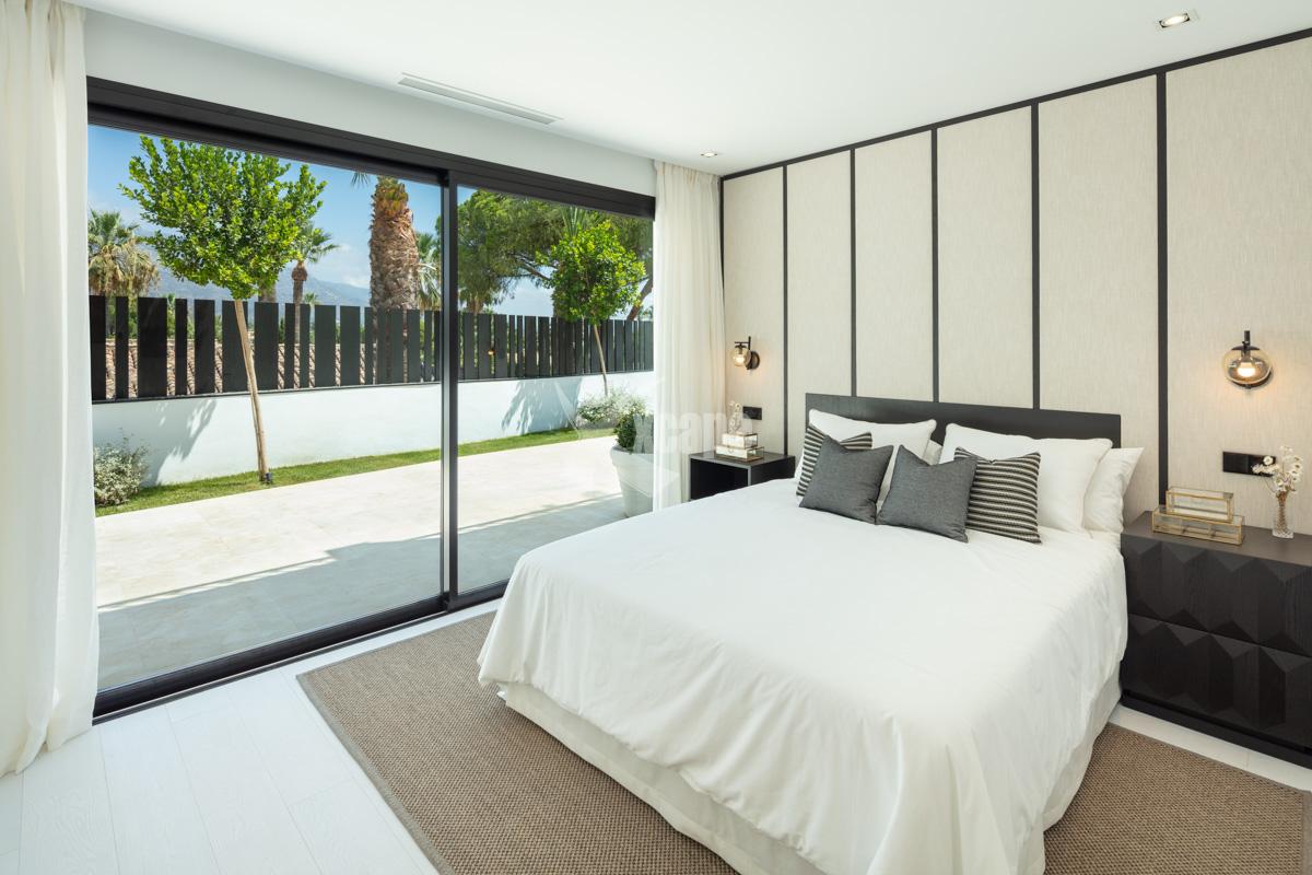 Amazing Pool Modern Villa for sale Nueva Andalucia (9)