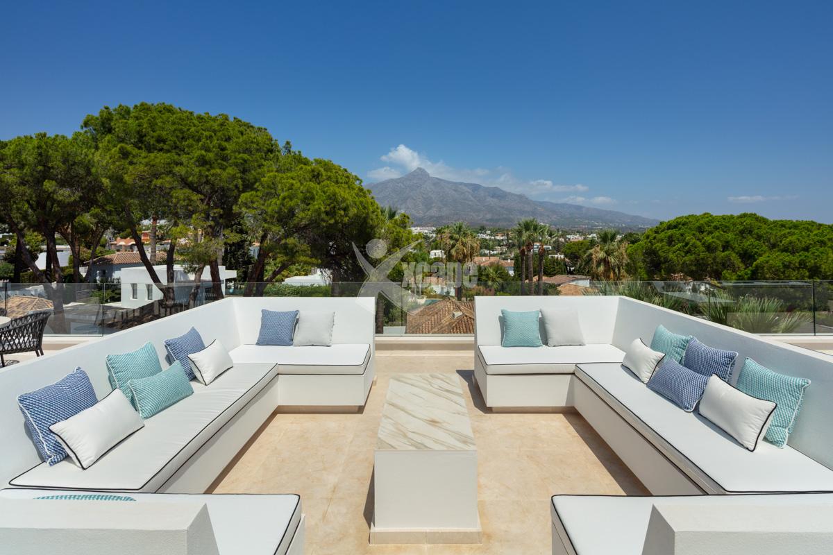 Amazing Pool Modern Villa for sale Nueva Andalucia (17)