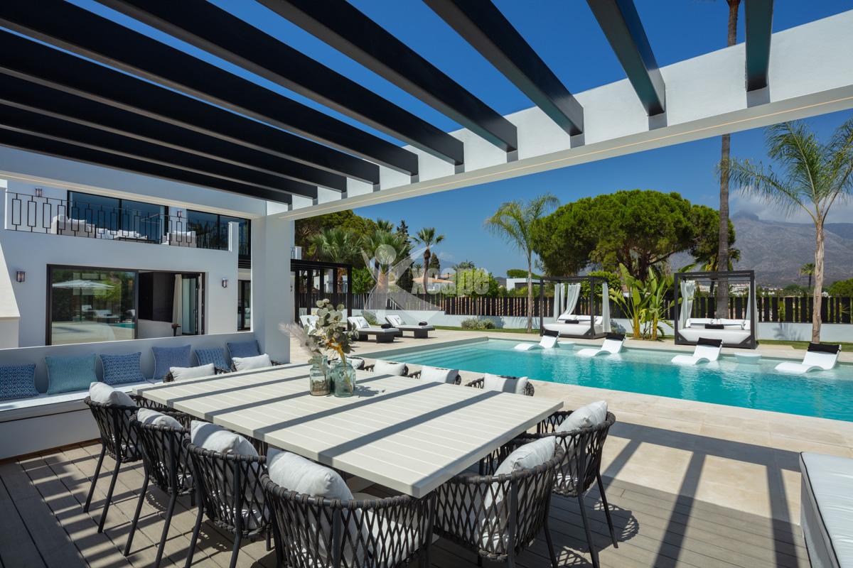 Amazing Pool Modern Villa for sale Nueva Andalucia (24)